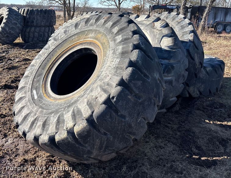 (4) 26.5-25 tires - OE9289