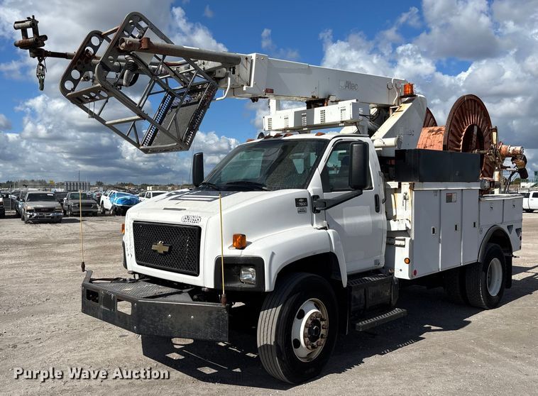2007 Chevrolet C7500 cable placer bucket truck - YA1968