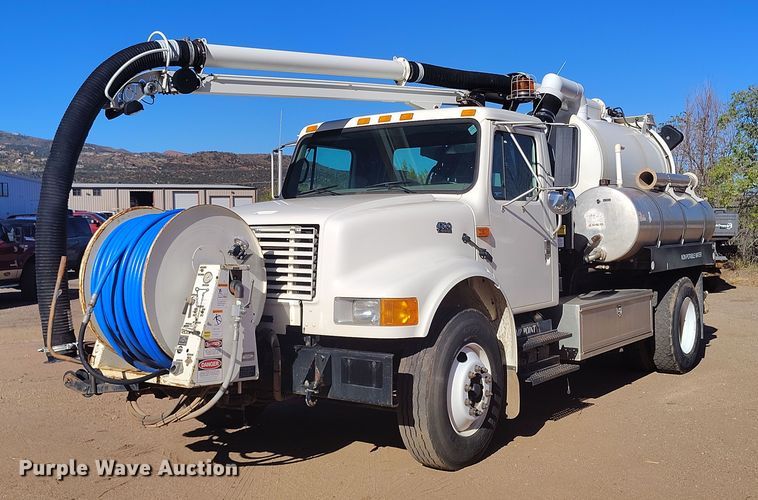 2002 International 4700 sewer jetter truck - BI9771