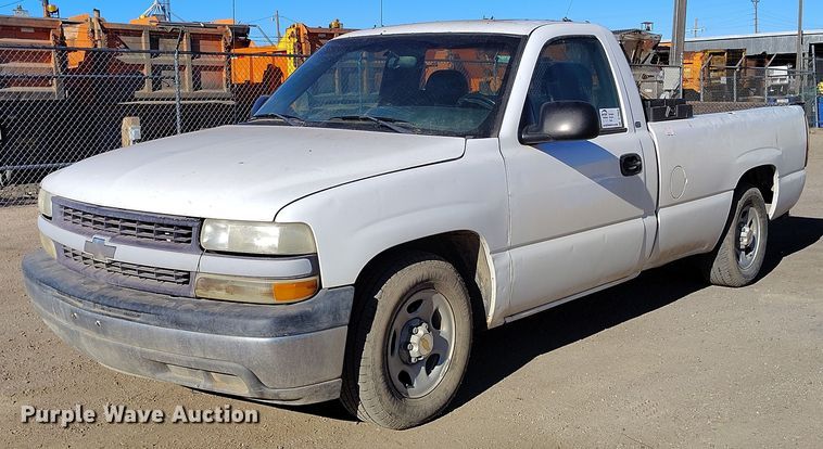 2000 Chevrolet Silverado 1500 pickup truck - DT0820