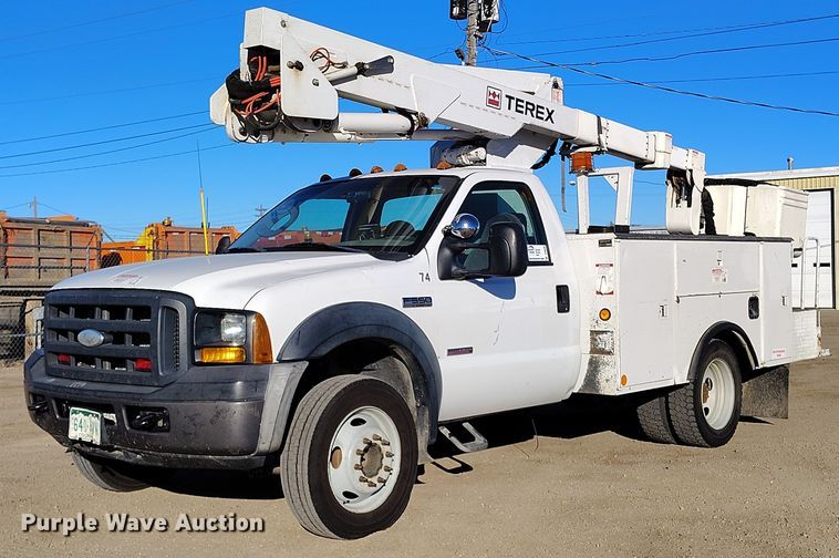 2006 Ford F550 Super Duty bucket truck - DT0826