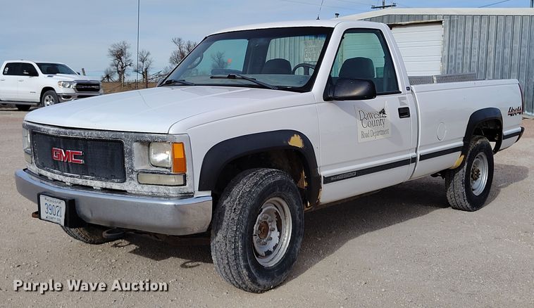2000 GMC Sierra 2500 SL pickup truck - DT0851