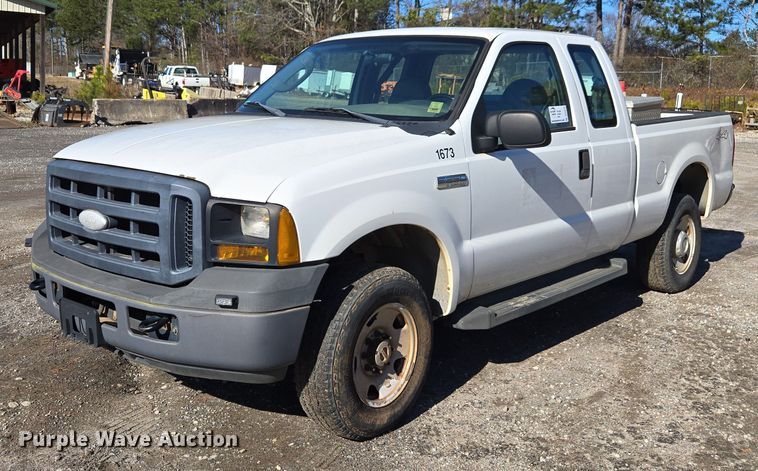 2007 Ford F250 Super Duty XL Ext. Cab pickup truck - DU2676