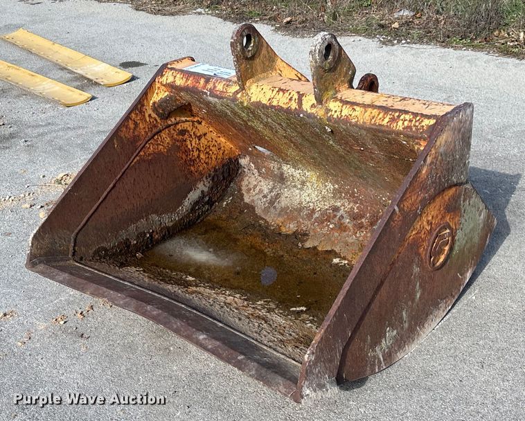(2) backhoe buckets - DW7410
