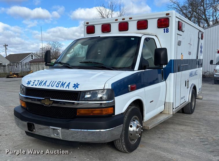 2010 Chevrolet Express 3500 ambulance - DW7415