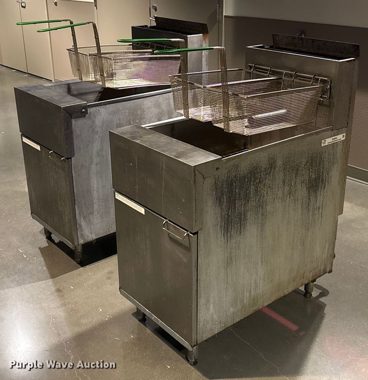 (2) Dean SR162GN fryers - EI5692