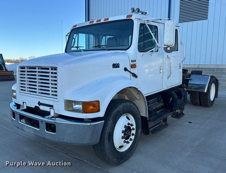 1999 International 4900 Crew Cab semi truck - EN0891