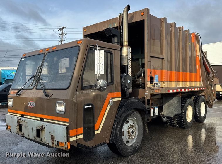 2007 Crane Carrier Company refuse truck - ER0384