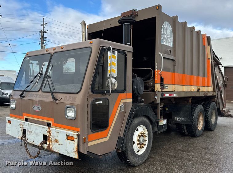 2001 Crane Carrier Company refuse truck - ER0386