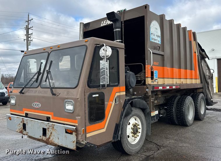 2001 Crane Carrier Company refuse truck - ER0387