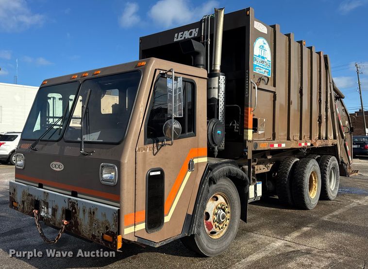2005 Crane Carrier Company refuse truck - ER0389