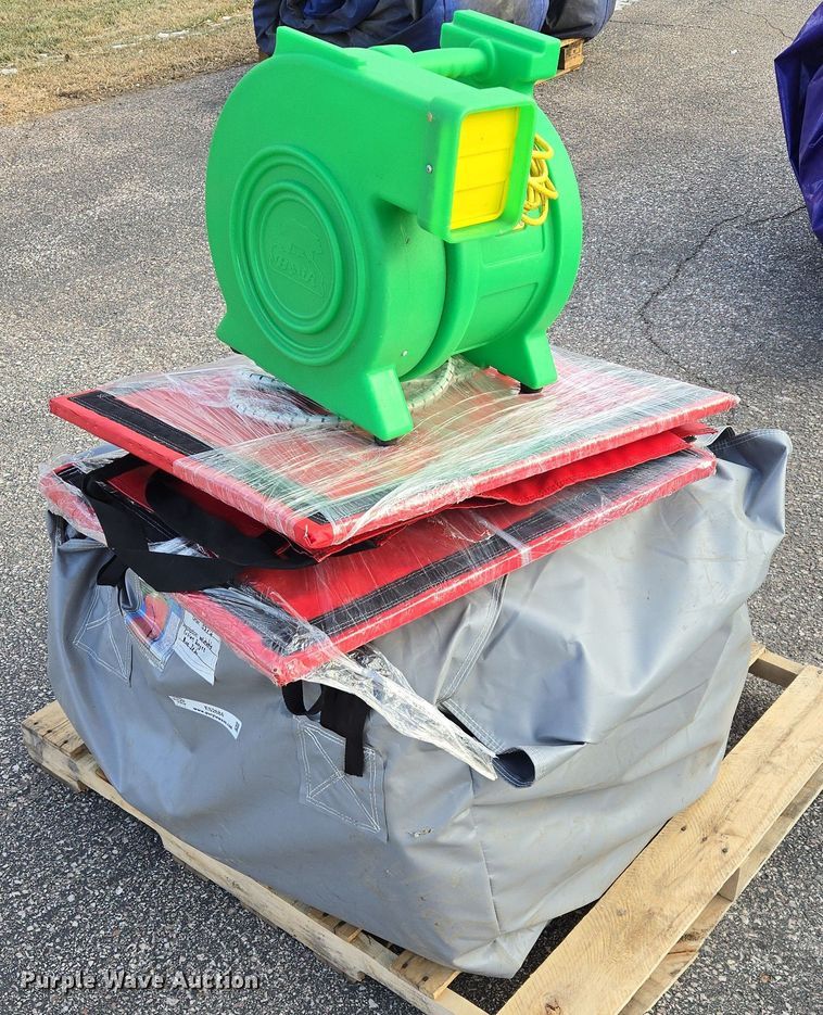 Inflatable Fusion 2 lane bungee run  - ES2684