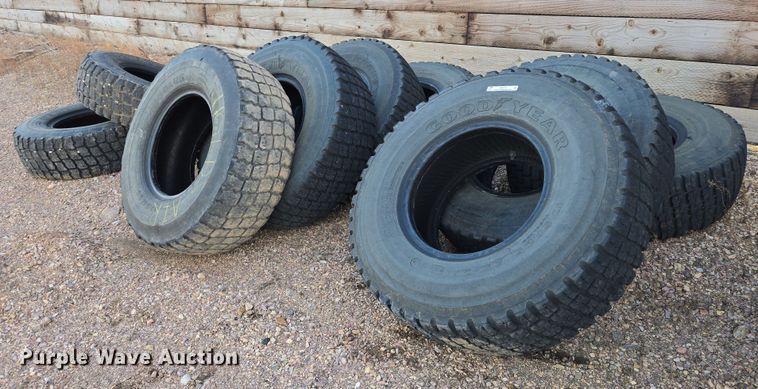 (9) 17.5R25 tires - ES2741
