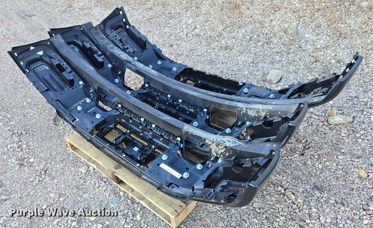 (3) Ford F150 bumpers - ES2746