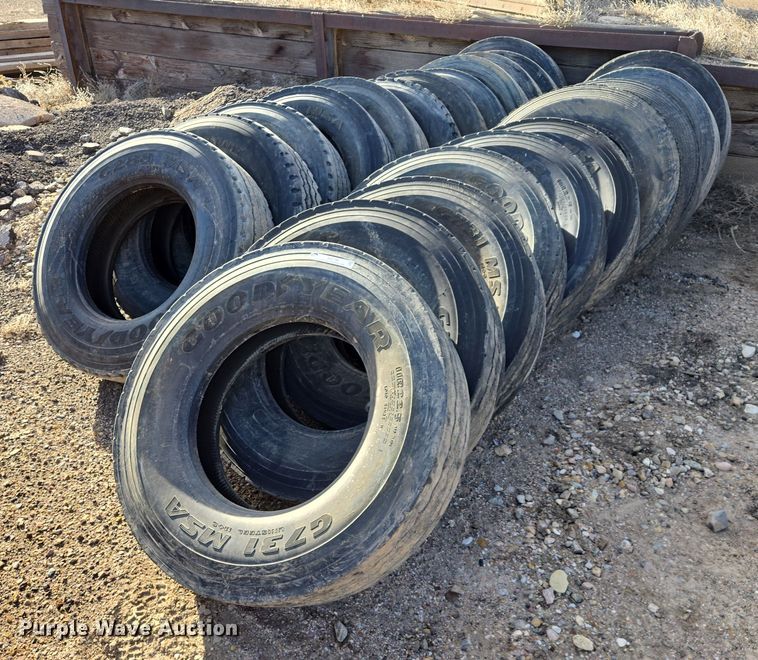 (24) 11R22.5 tires - ES2748