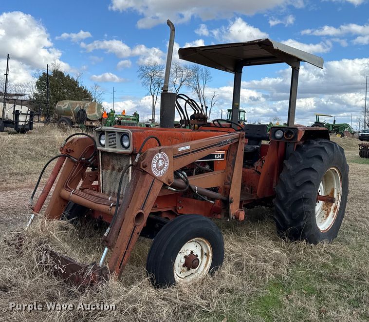 International 684 tractor - ES5653