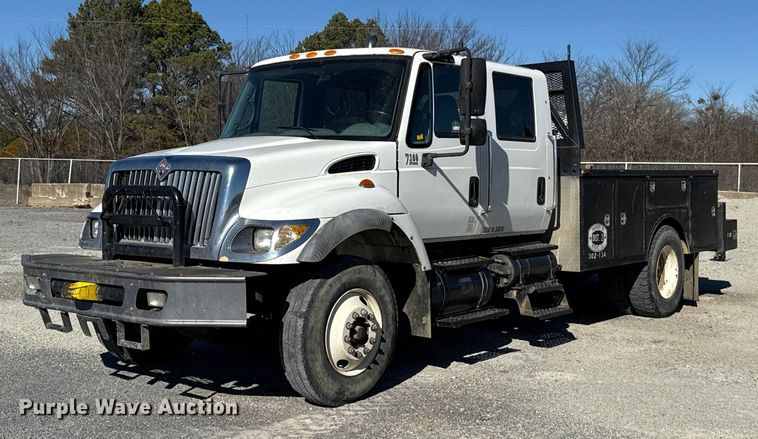 2005 International 7300 Crew Cab flatbed truck - ES5673
