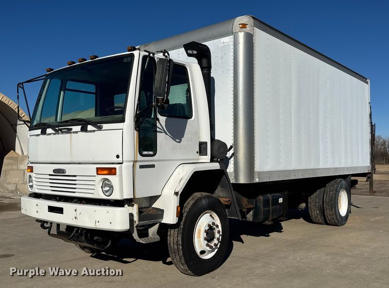 2003 Freightliner FC70 box truck - ET4339