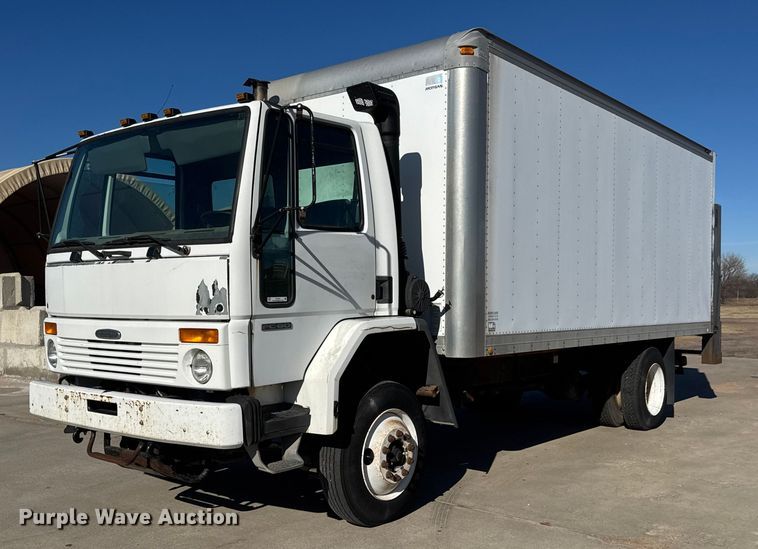 2004 Freightliner FC80 box truck - ET4341