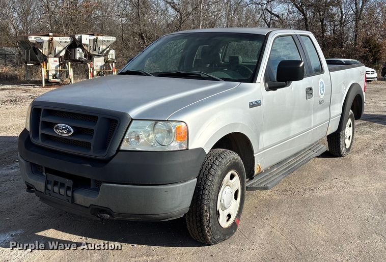 2005 Ford F150 Ext. Cab pickup truck - ET4405