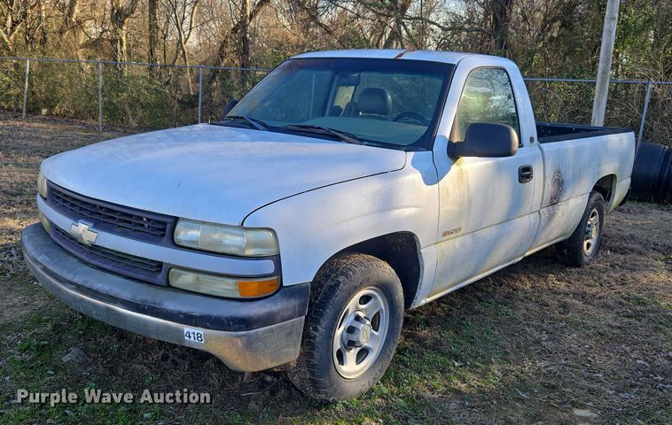 2002 Chevrolet Silverado 1500 pickup truck - EV2618