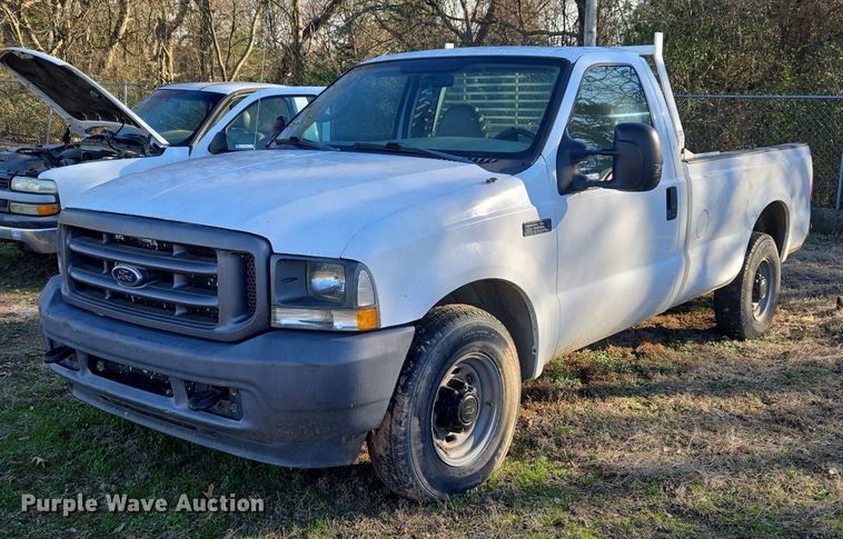 2004 Ford F250 Super Duty pickup truck - EV2619