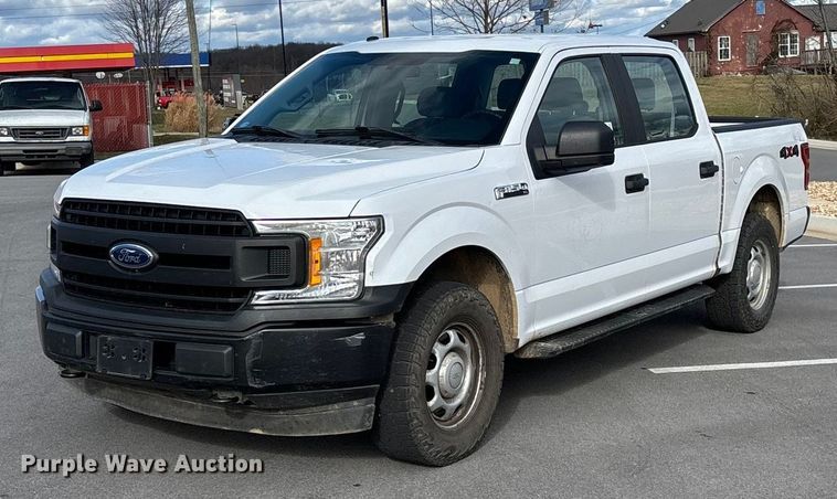 2018 Ford F150 Crew Cab flatbed pickup truck - FG0025