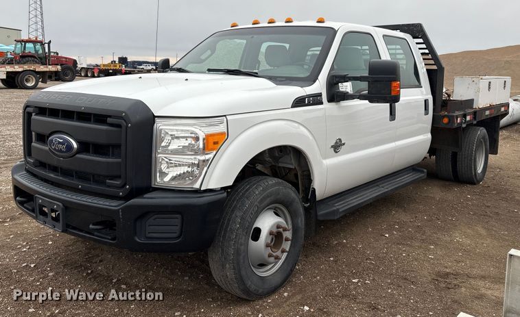 2016 Ford F350 Super Duty Ext. Cab flatbed pickup truck - FG2531