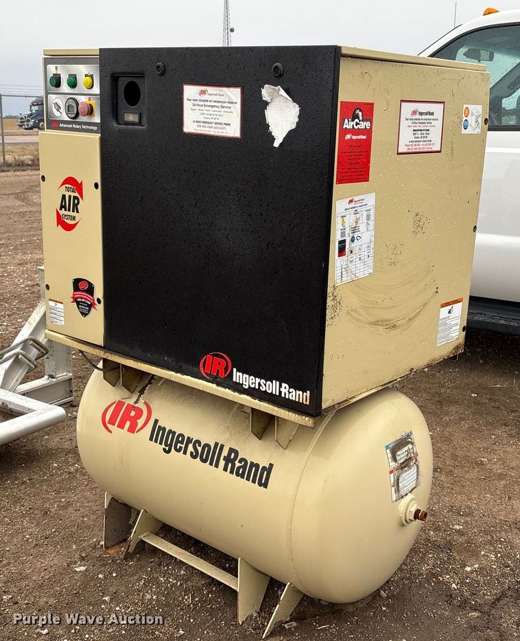 Ingersoll-Rand UP6-10TAS-210 W/D air compressor - FG2536