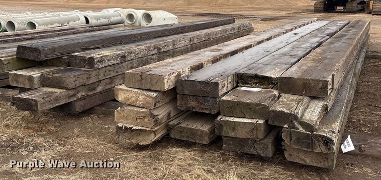 Approximately 29 bridge planks - FG2538