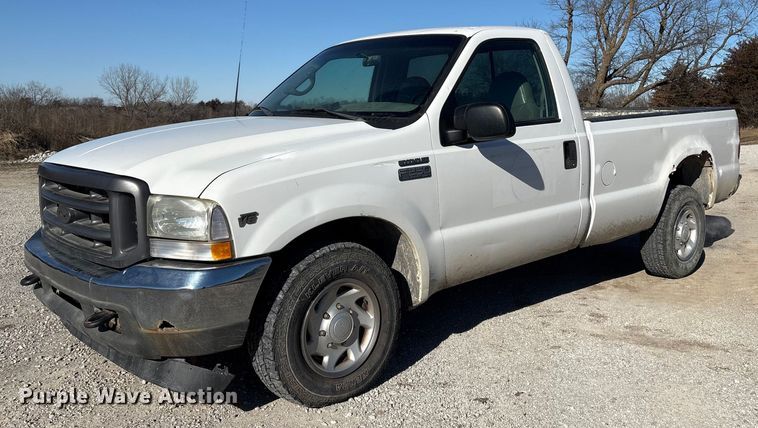 2002 Ford F250 Super Duty pickup truck - FG2572