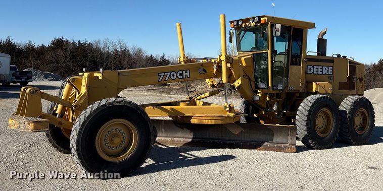 2001 John Deere 770CH motor grader - FG2575