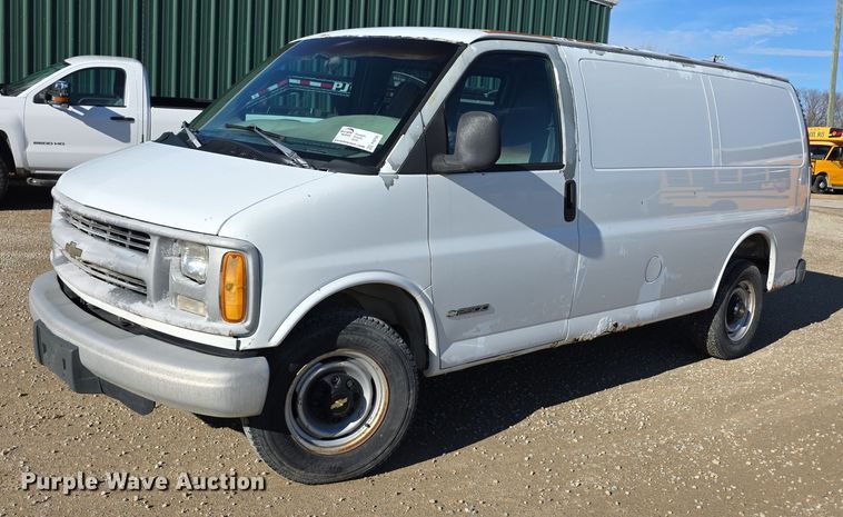 2000 Chevrolet 2500 Express van - FI0756