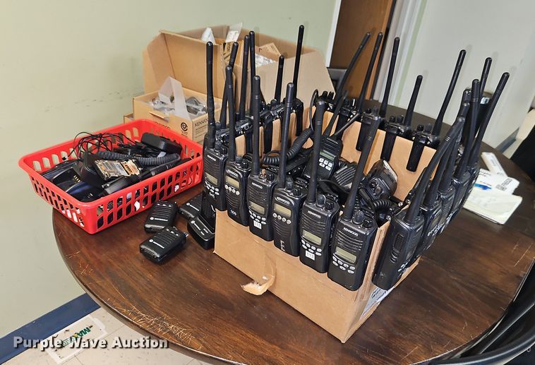 Approximately 34 Kenwood radios - FN5516