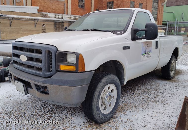2007 Ford F250 Super Duty pickup truck - IH9420