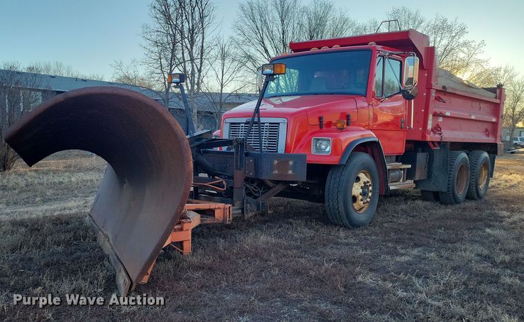 2003 Freightliner FL80 dump truck - NO9882