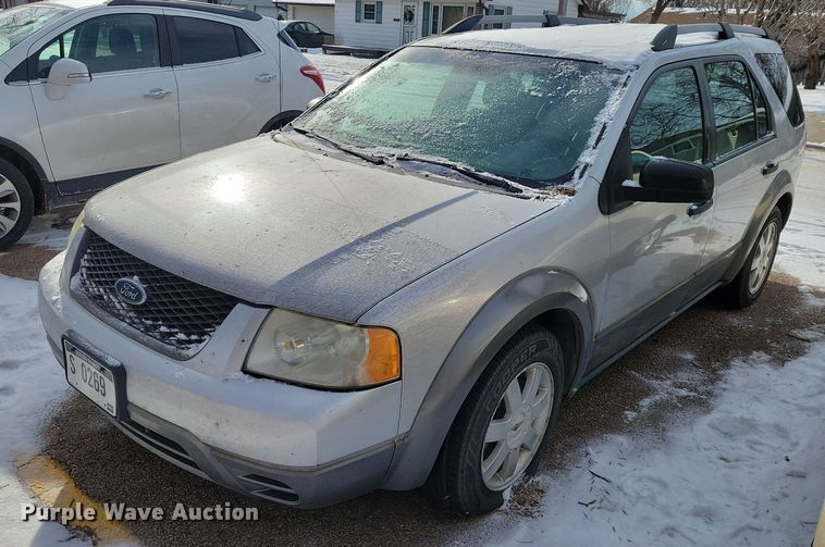 2005 Ford  Freestyle van - NO9930