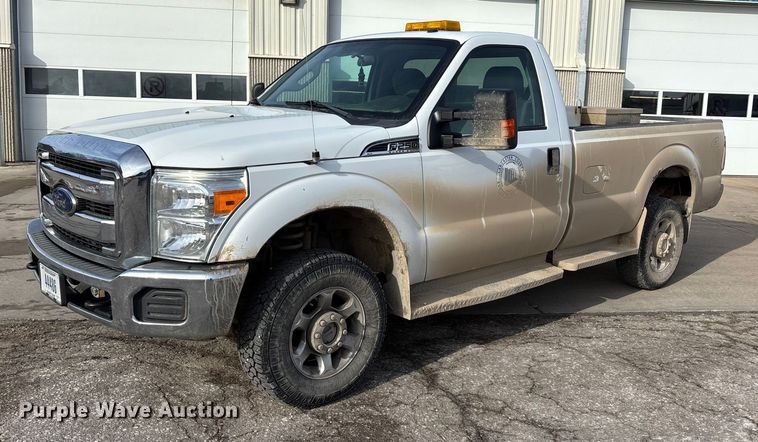 2015 Ford F250 Super Duty XL pickup truck - OE9262