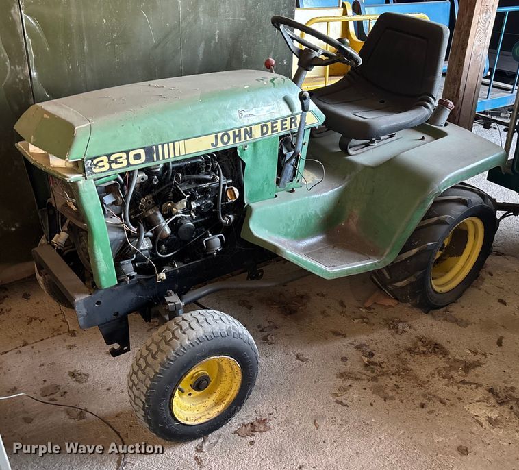 John Deere 330 lawn mower - OE9326