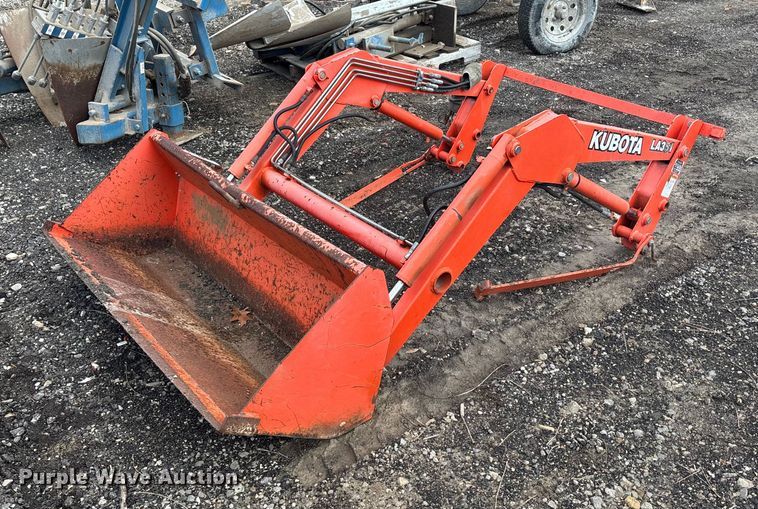 Kubota LA351 loader - OE9334