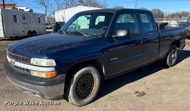 2002 Chevrolet Silverado 1500 Ext. Cab pickup truck - OE9338