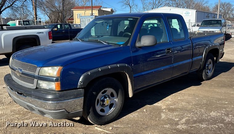 2004 Chevrolet Silverado 1500 Ext. Cab pickup truck - OE9346