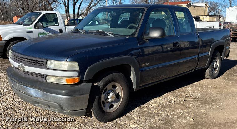 2002 Chevrolet Silverado 1500 Ext. Cab pickup truck - OE9354