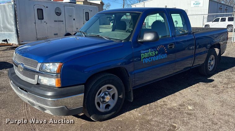 2004 Chevrolet Silverado 1500 Ext. Cab pickup truck - OE9358