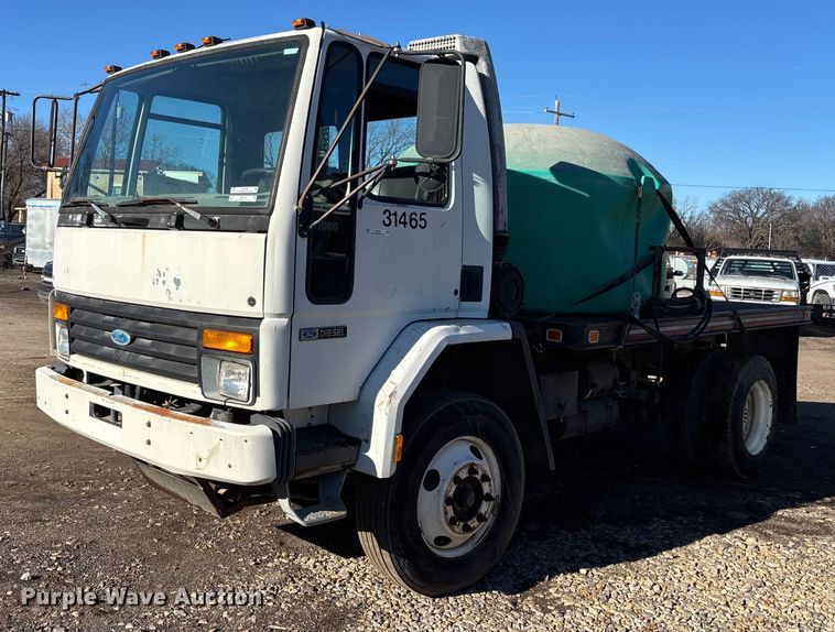 1992 Ford CF7000 dump flatbed truck - OE9367
