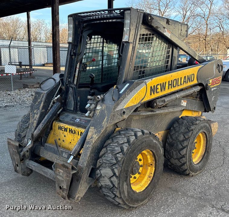 2008 New Holland L185 skid steer loader - OE9379