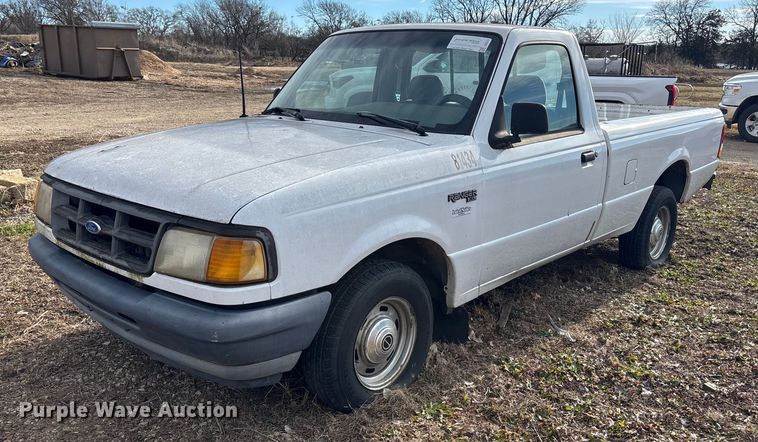 1994 Ford Ranger pickup truck - OE9383