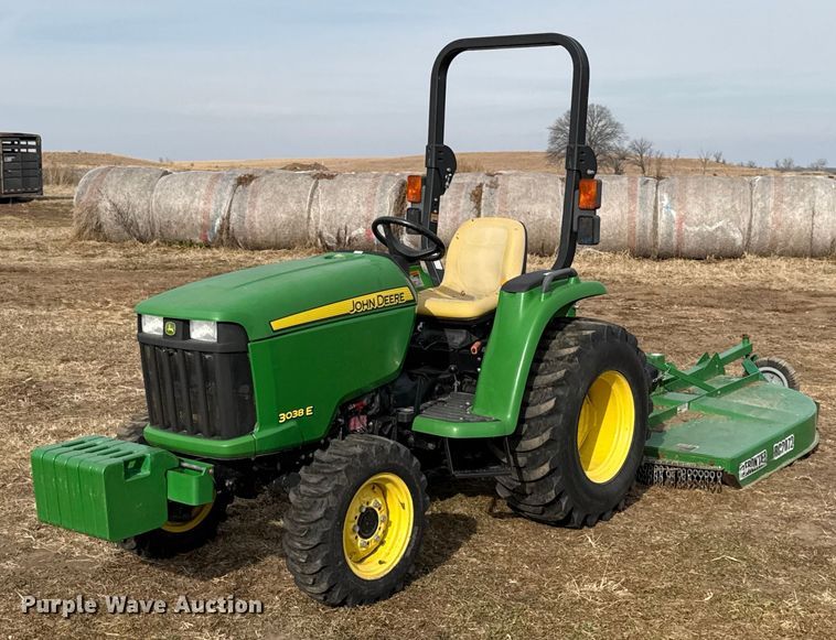 2015 John Deere 3038E MFWD tractor - EN0192