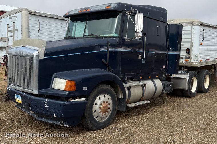 1993 White GMC semi truck - EN0196