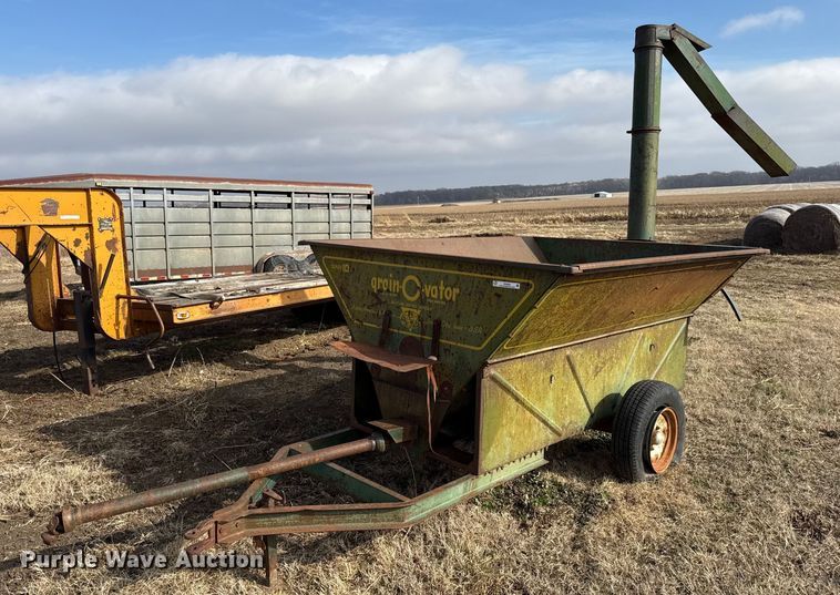 North American Mfg. grain-O-vator grain cart - EN0200